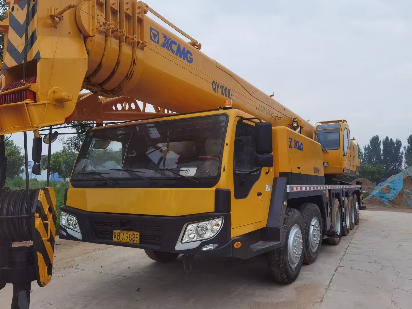 XCMG 100-ton crane