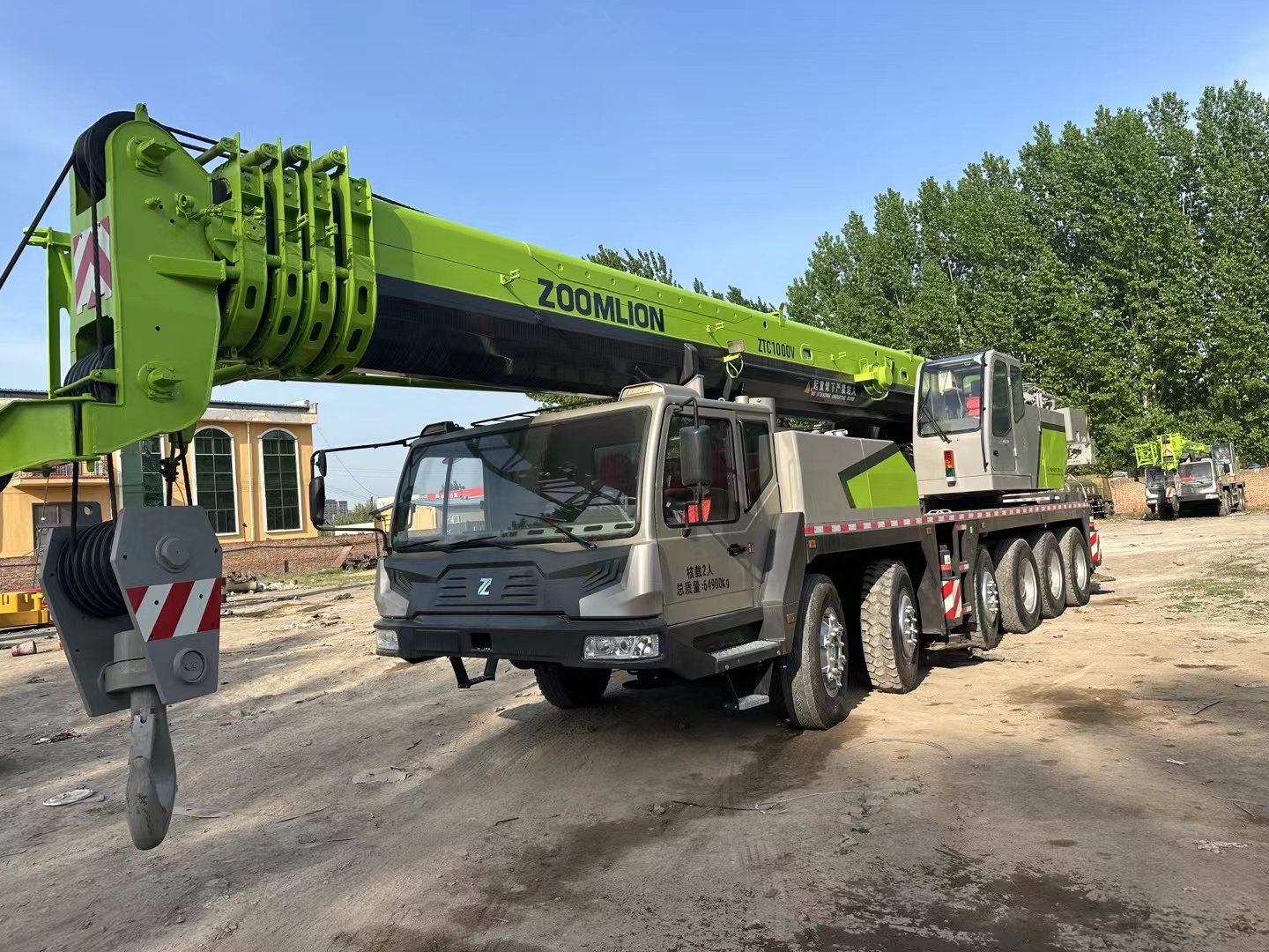 Zoomlion 100-ton crane