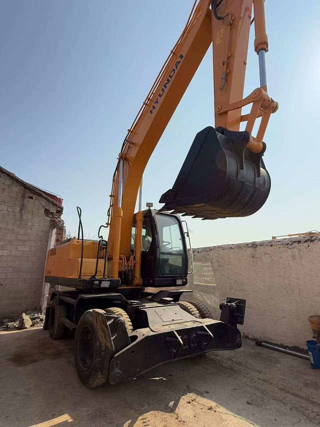 Hyundai Wheel Loader 210